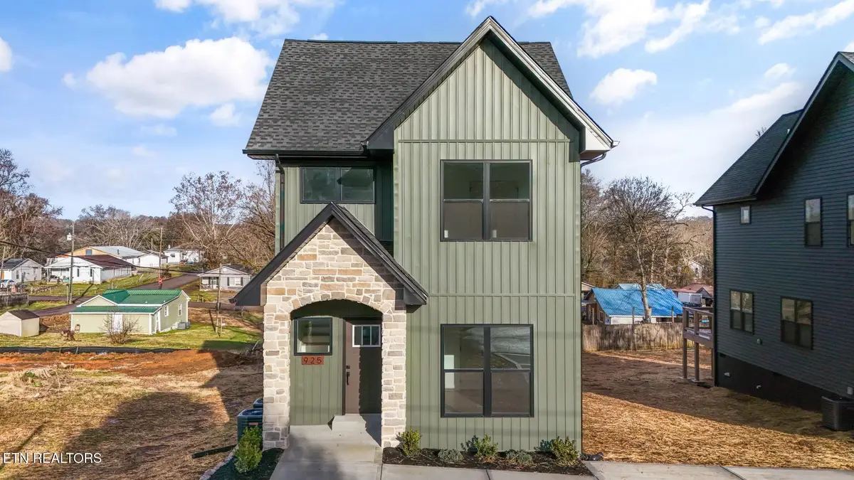 925 E Drive E, Knoxville, TN 37920 - #1