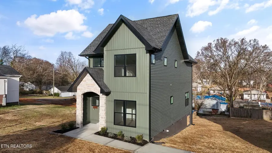 925 E Drive E, Knoxville, TN 37920 - #2