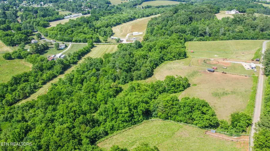 2050 Easter Ridge Rd, Lenoir City, TN 37772 - #2