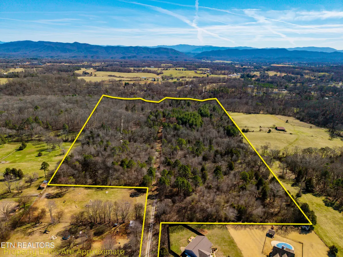 4672 N Wildwood Rd, Maryville, TN 37804 - #1