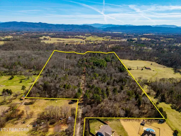 4672 N Wildwood Rd, Maryville, TN 37804