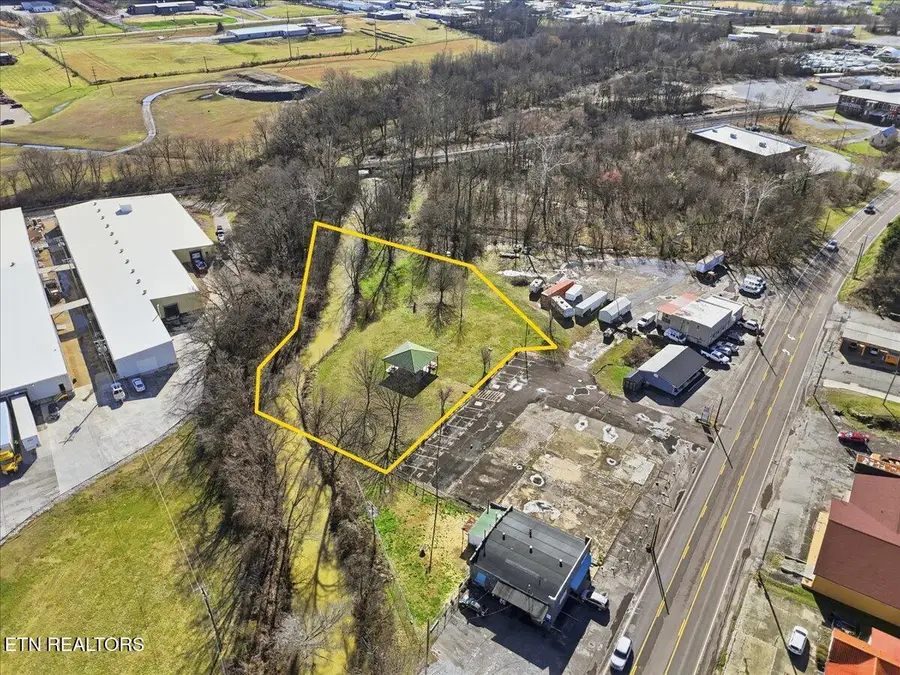 1008 N Main St, Sweetwater, TN 37874 - #2