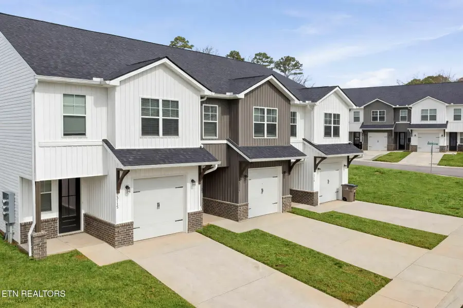 4109 Pleasant Ridge Rd, Knoxville, TN 37912 - #2