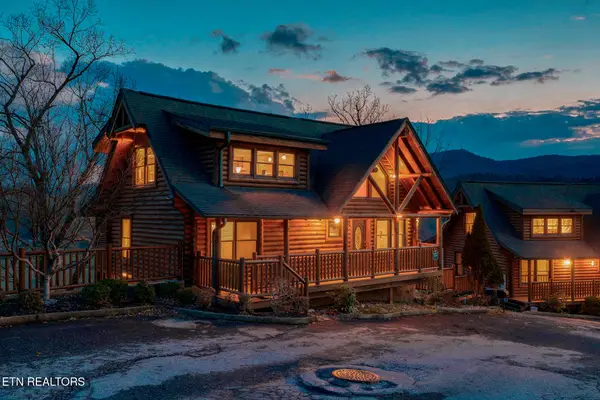 1734 Summit View Way, Pigeon Forge, TN 37862