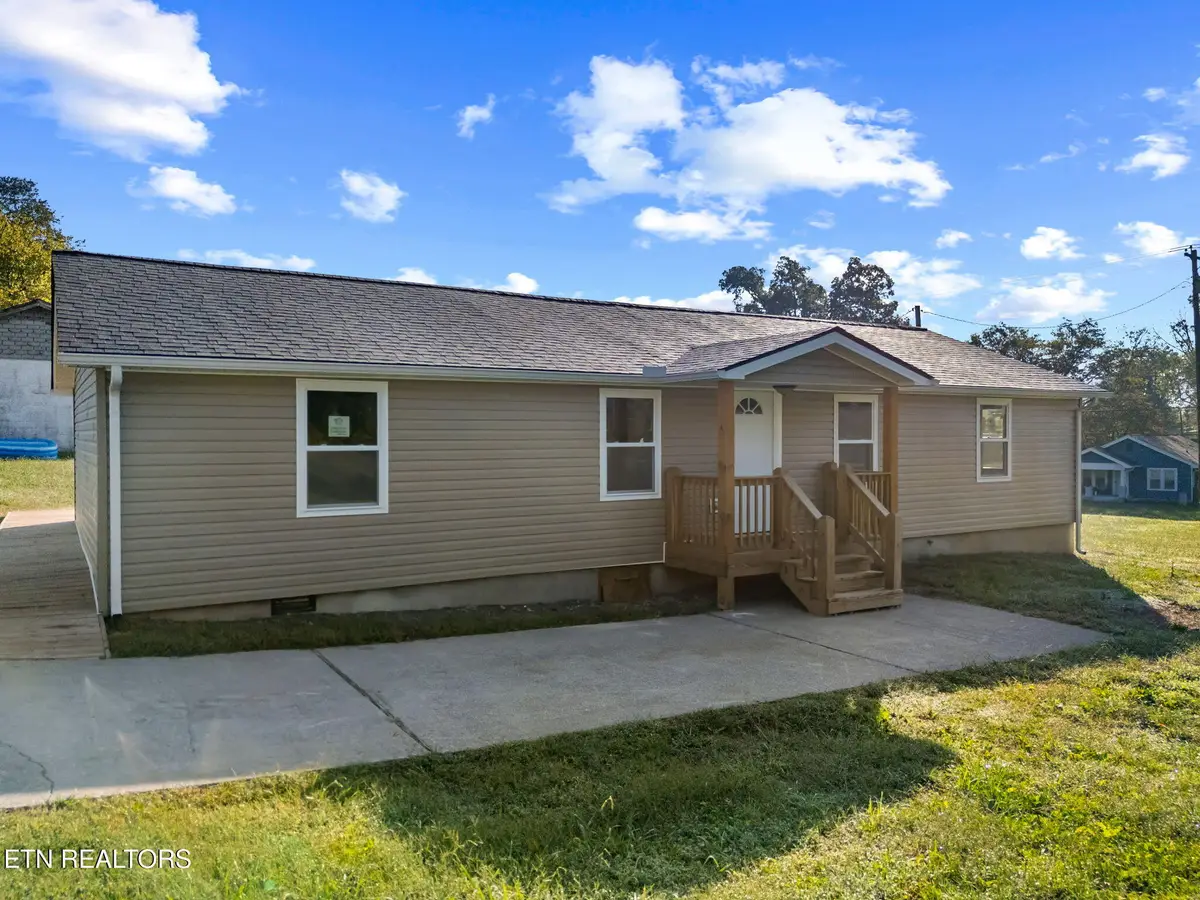 303 Hillcrest St, Clinton, TN 37716 - #1