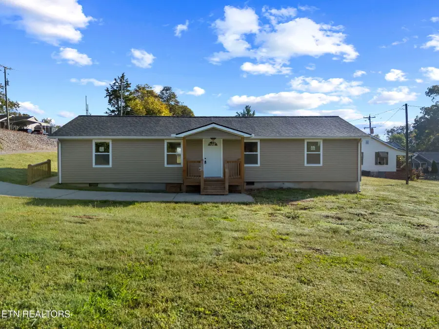 303 Hillcrest St, Clinton, TN 37716 - #2