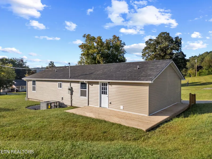 303 Hillcrest St, Clinton, TN 37716 - #3