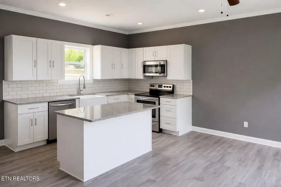 301 E Churchwell Ave, Knoxville, TN 37917 - #2