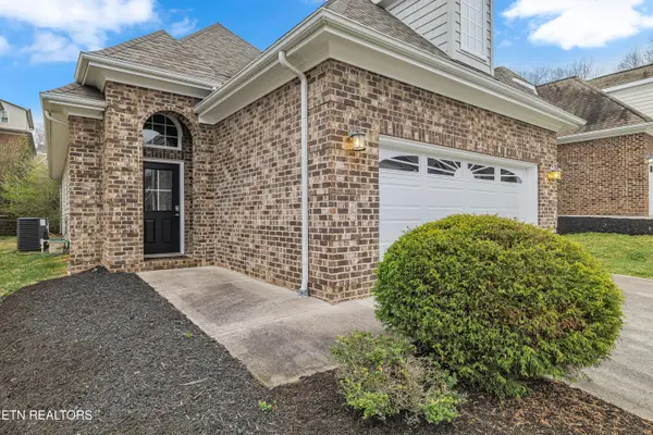 1036 Gothic Manor Way, Knoxville, TN 37923