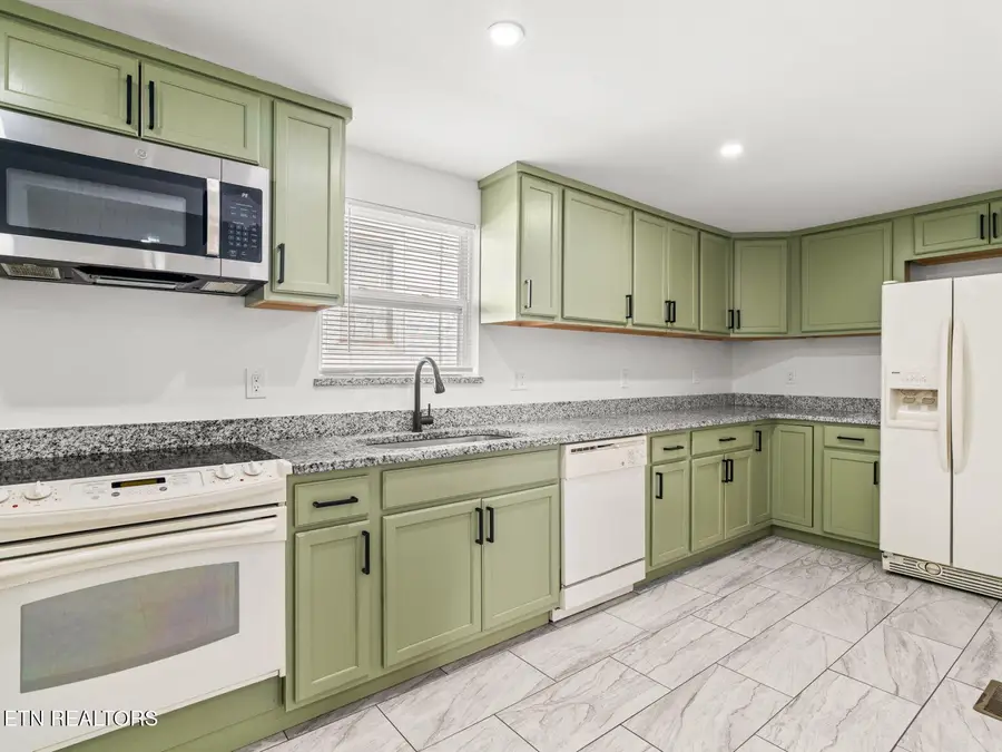 204 E Caldwell Ave, Knoxville, TN 37917 - #3