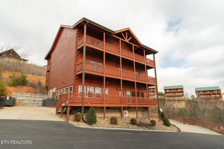 2517 Laurel Point Way, Sevierville, TN 37862 - #3