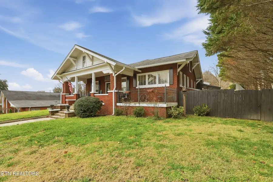 518 N Main St, Clinton, TN 37716 - #3