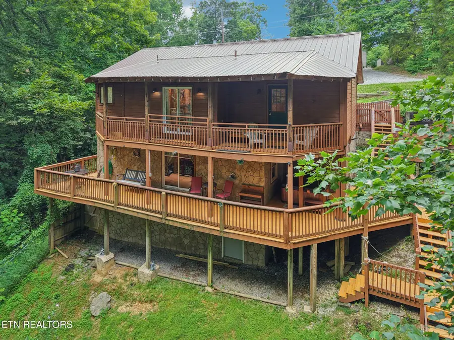 2746 Easy St, Sevierville, TN 37862 - #2