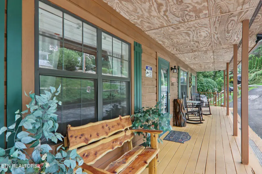 2746 Easy St, Sevierville, TN 37862 - #3