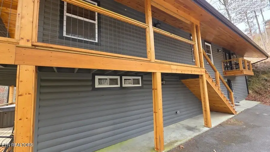 2869 Hatcher Mountain Rd, Sevierville, TN 37862 - #2