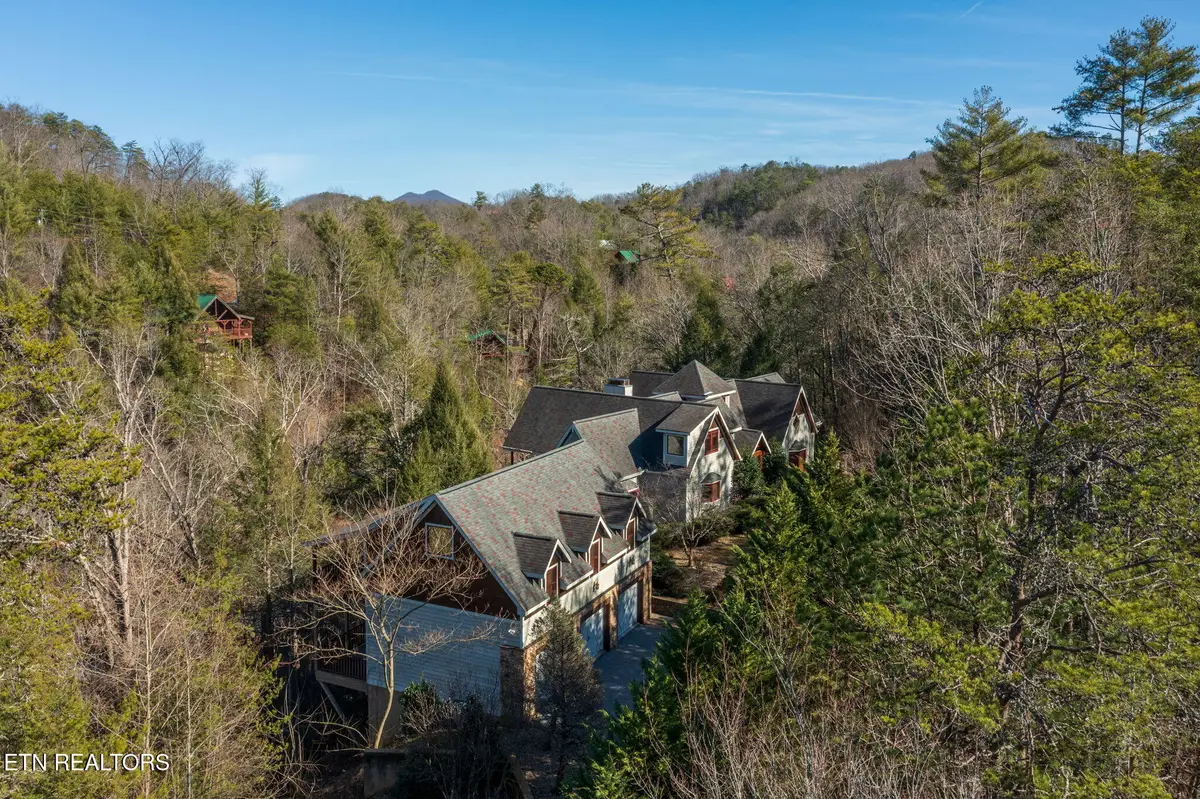 3385 Birds Creek Rd, Sevierville, TN 37876 - #1