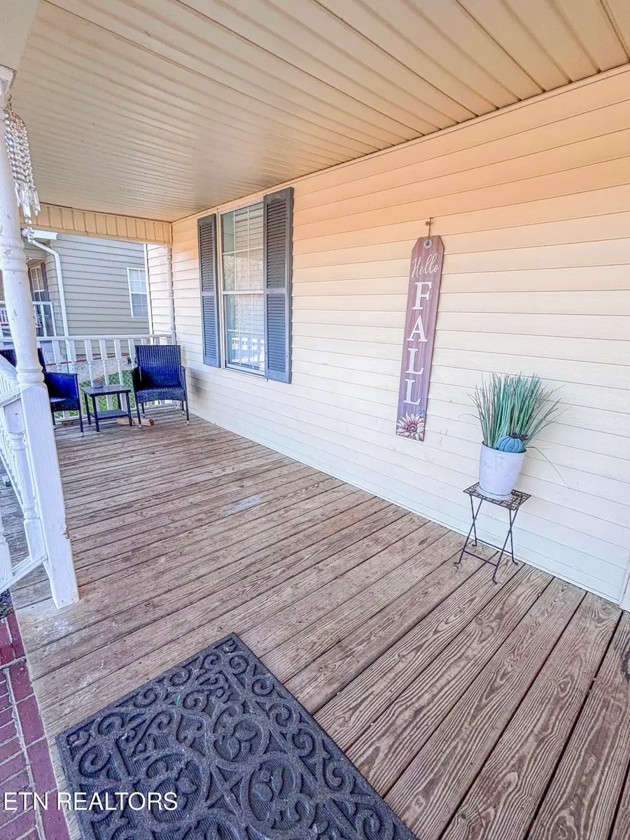 604 Kingston St, Lenoir City, TN 37771 - #3