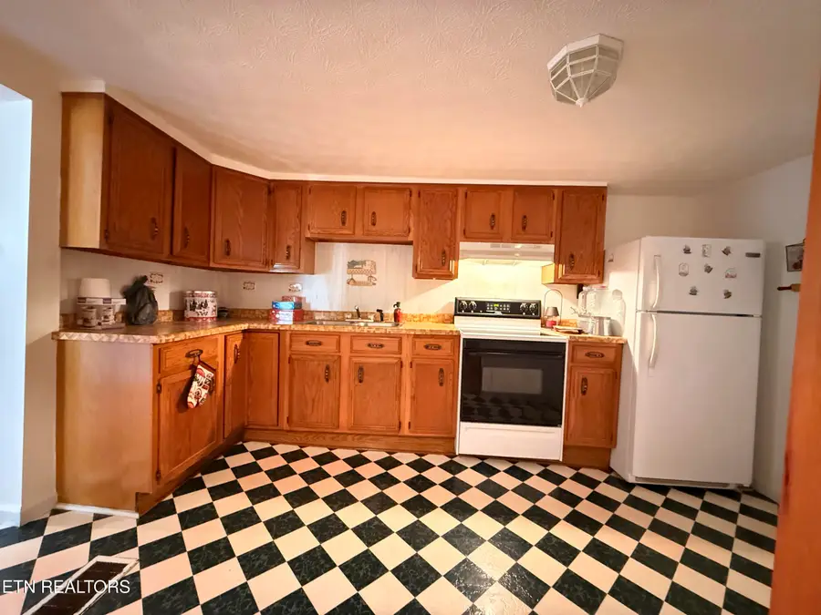 3682 Left Poor Valley Rd, Pennington Gap, VA 24277 - #2