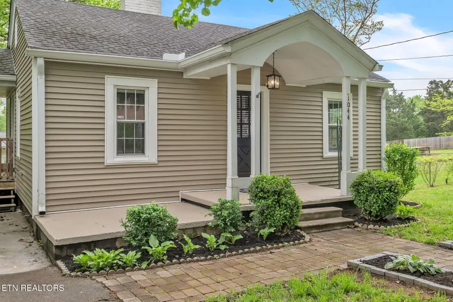 1044 W Parkway Ave, Knoxville, TN 37912 - #3
