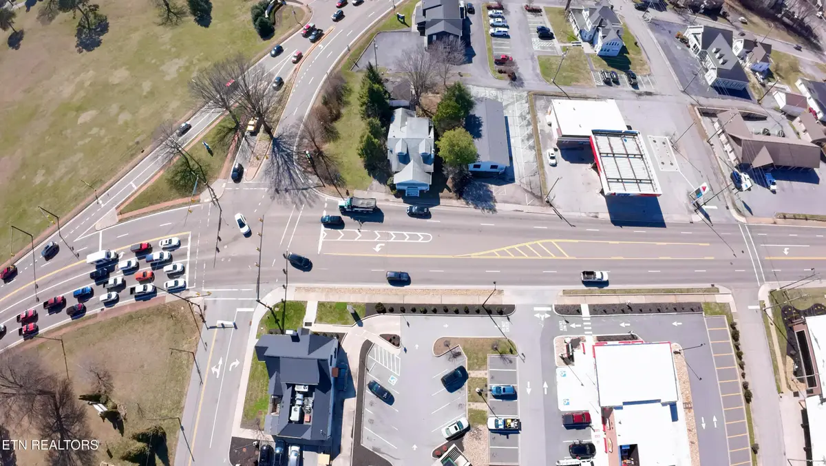 615 S Washington St, Maryville, TN 37804 - #1