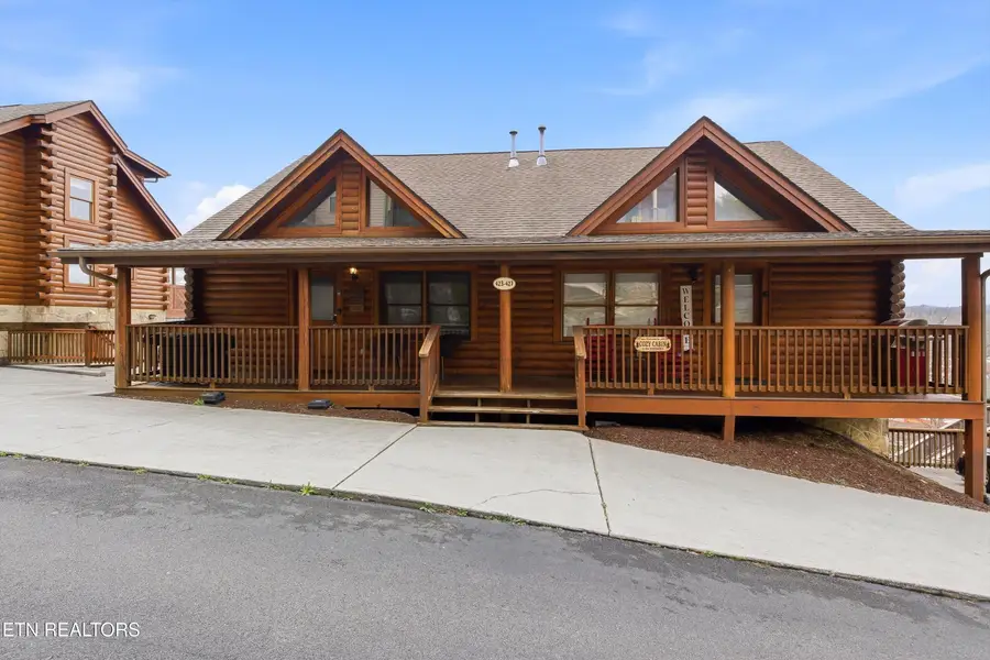 423 Big Bear Way, Pigeon Forge, TN 37863 - #2