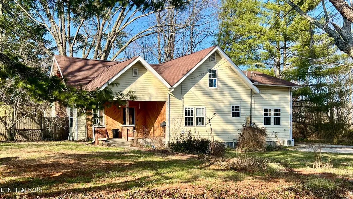 426 Rosedale Ave, Jamestown, TN 38556 - #1