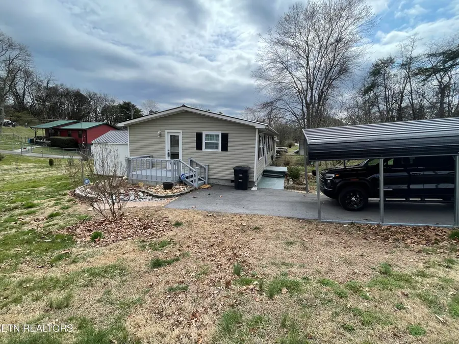 613 Clark St, Athens, TN 37303 - #3