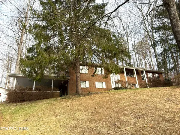 157 Ivanhoe Rd, Clinton, TN 37716