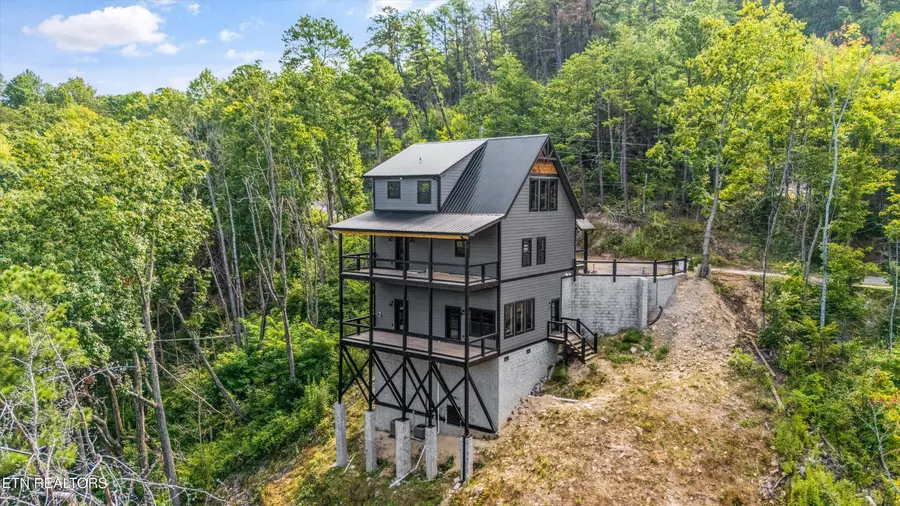3414 Sugar Maple Loop Rd, Sevierville, TN 37862 - #3