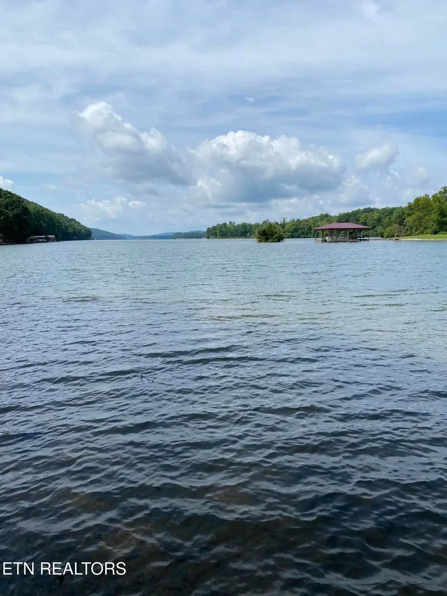 1030 Winton Chapel Rd, Rockwood, TN 37854 - #2