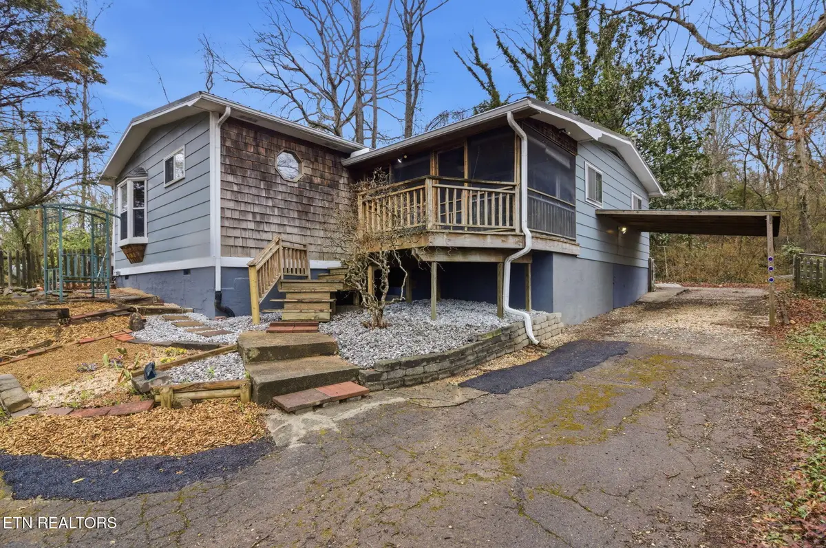 353 E Wolf Valley Rd, Heiskell, TN 37754 - #1