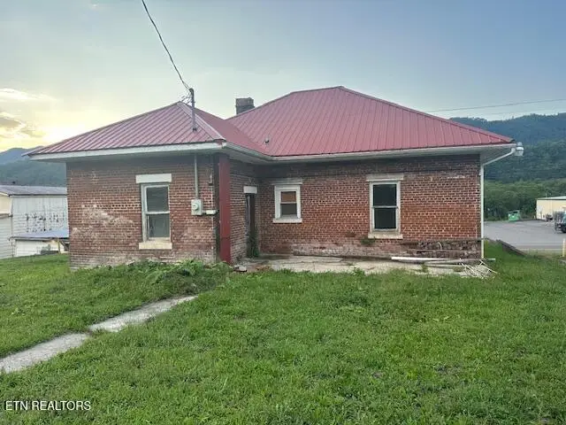 6148 Dr Thomas Walker Rd, Rose Hill, VA 24281 - #2