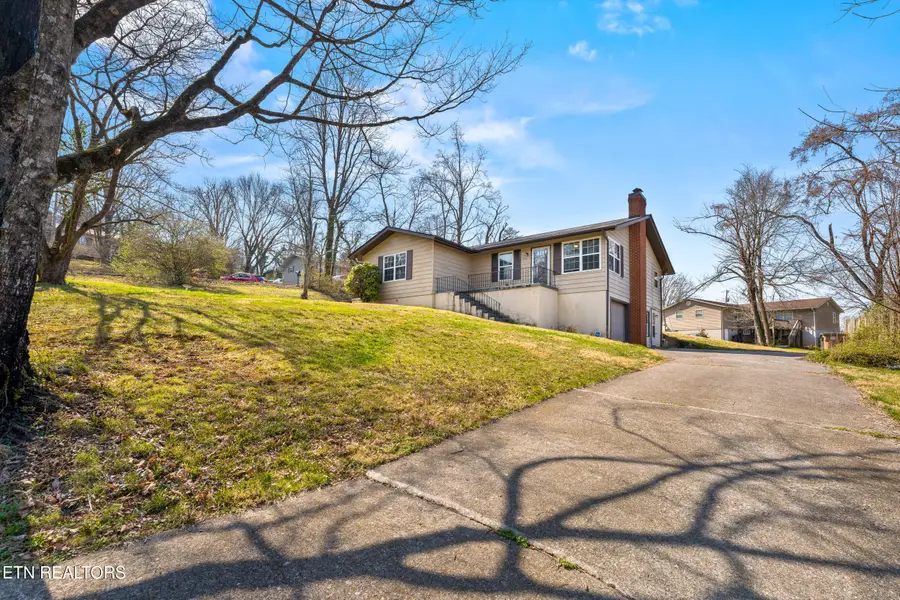 2701 Amelia Rd, Knoxville, TN 37917 - #2