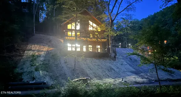 866 Cabin Creek Way, Sevierville, TN 37862