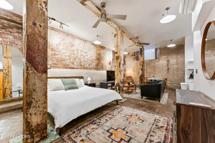 222 N Central St #B6, Knoxville, TN 37917 - #2