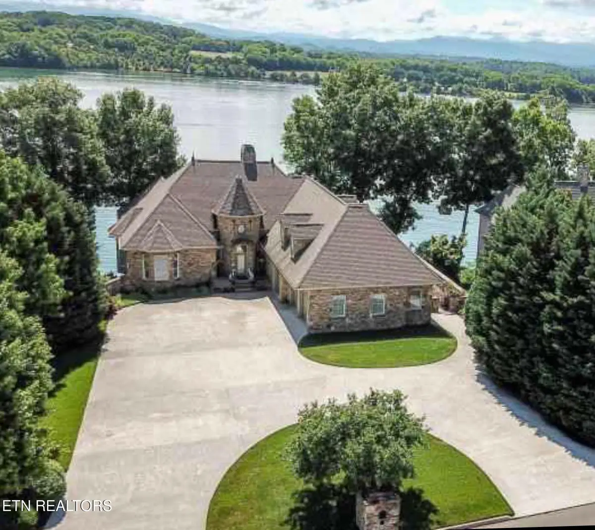 275 Rock Point Drive, Vonore, TN 37885 - #1