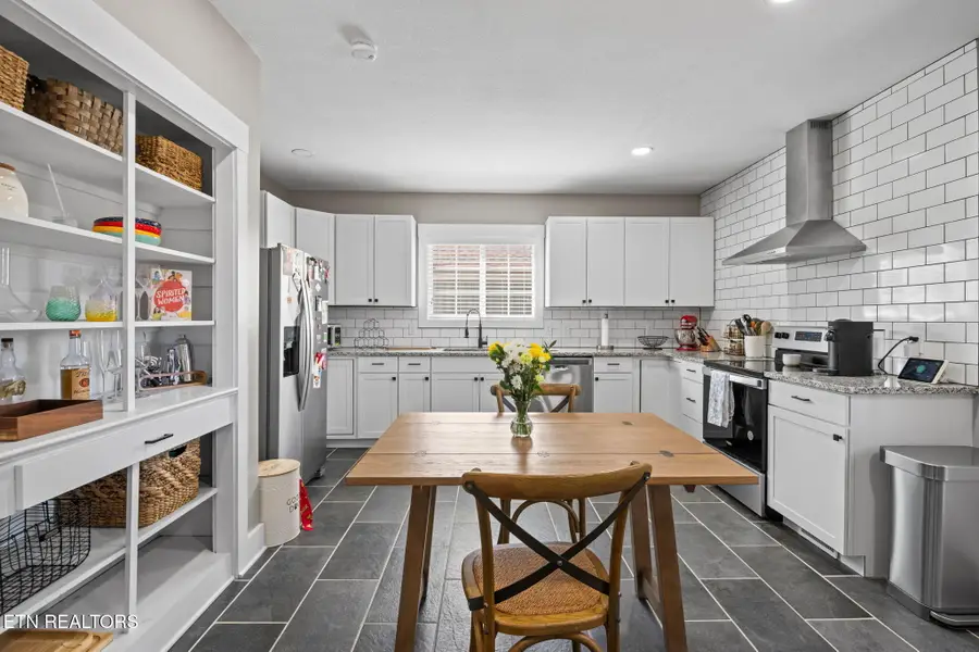 935 E Churchwell Ave, Knoxville, TN 37917 - #2