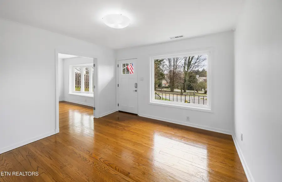 957 Bluff View Rd, Knoxville, TN 37919 - #3