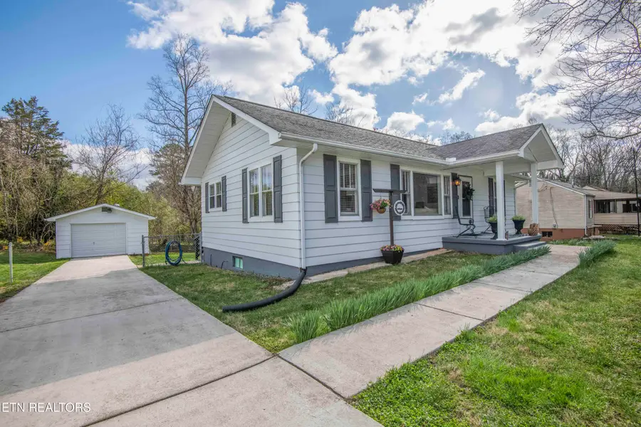 125 Clark Ave, Harriman, TN 37748 - #2