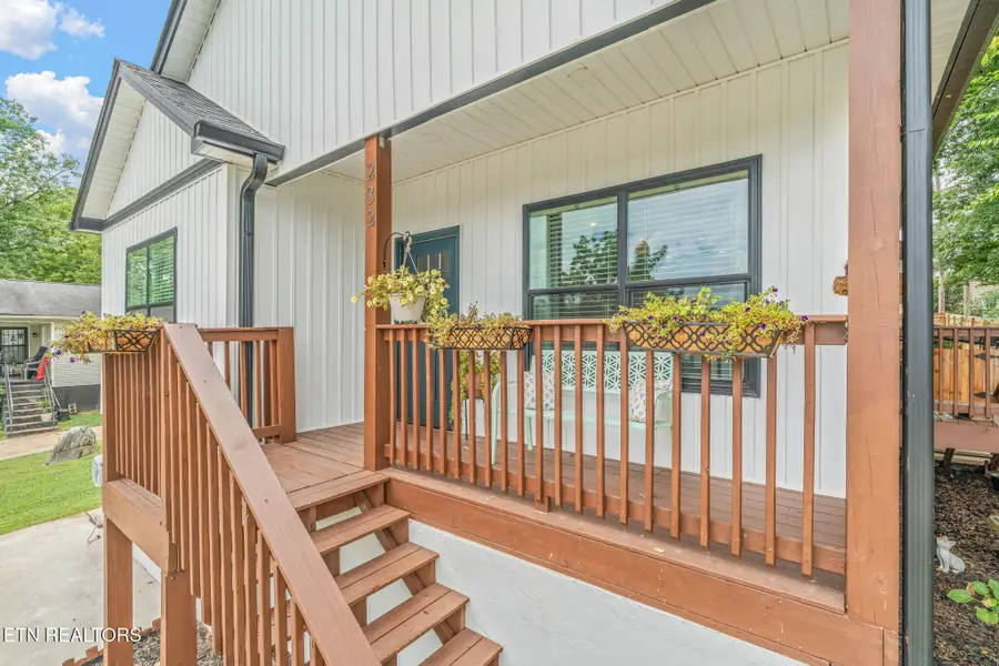 232 W Stephenson St, Alcoa, TN 37701 - #3