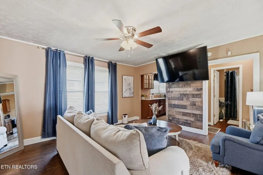 124 E Franklin St, Alcoa, TN 37701 - #3