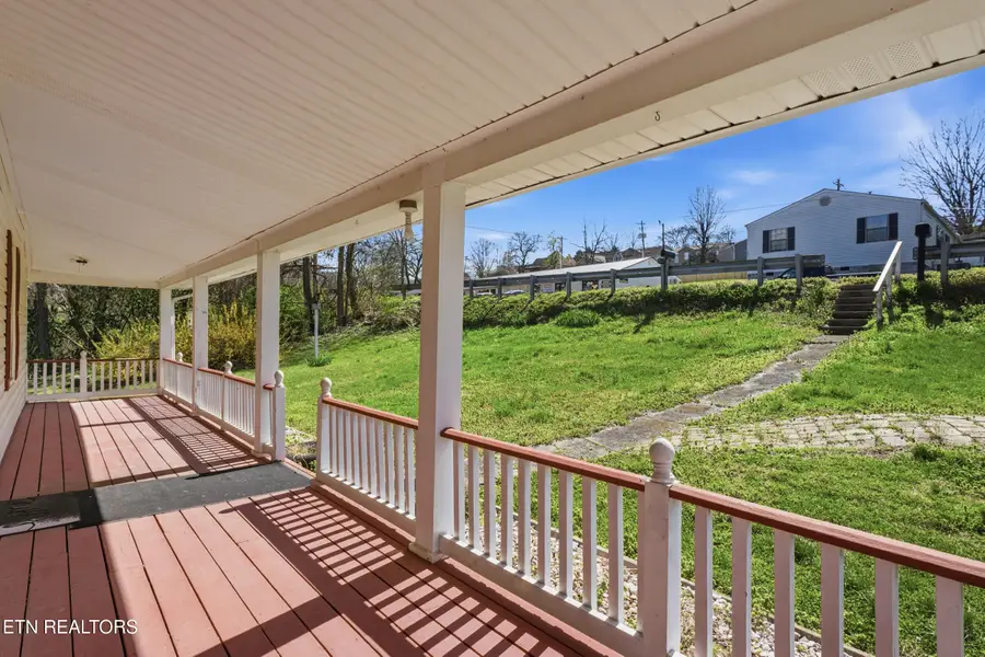 601 Kingston St, Lenoir City, TN 37771 - #3