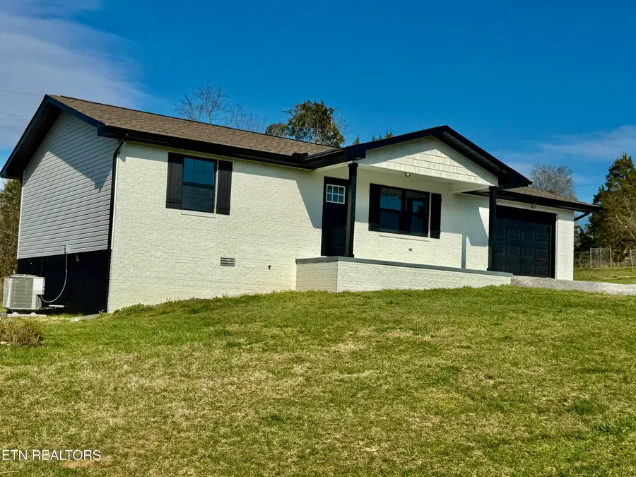 504 Lawrence St, New Tazewell, TN 37825 - #3