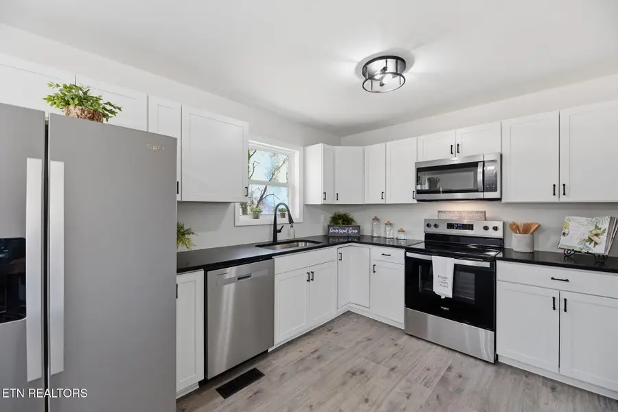 3322 Shipe Rd, Corryton, TN 37721 - #3