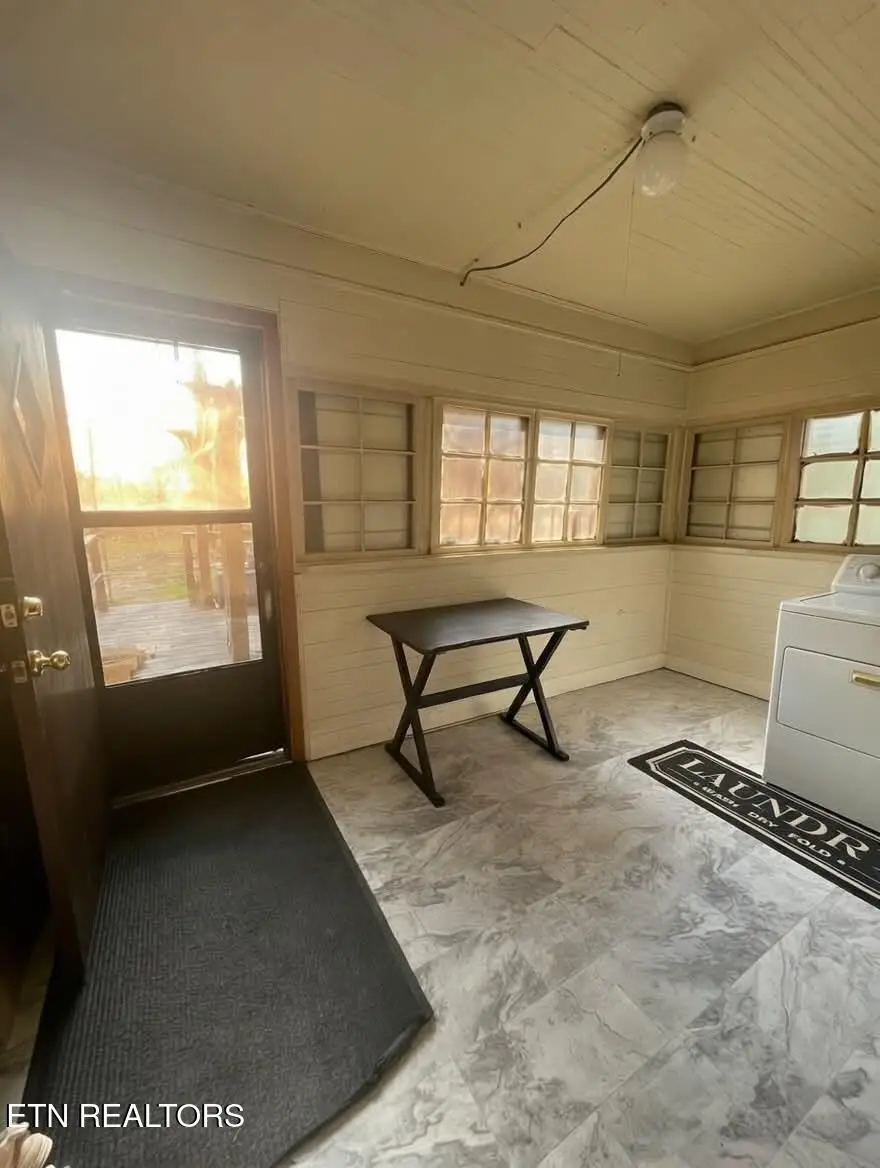 827 N Rogers St, Clinton, TN 37716 - #2