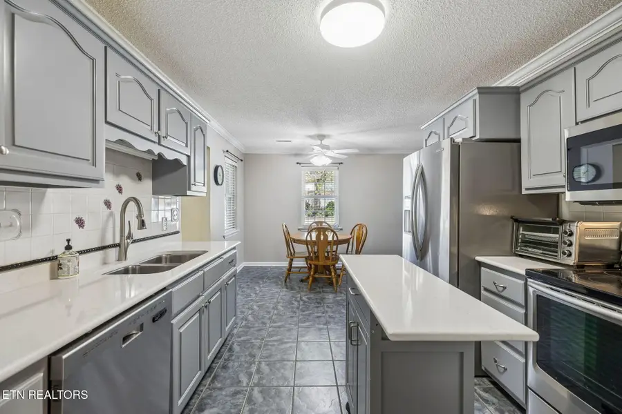 124 Oakview Drive, Kingston, TN 37763 - #2