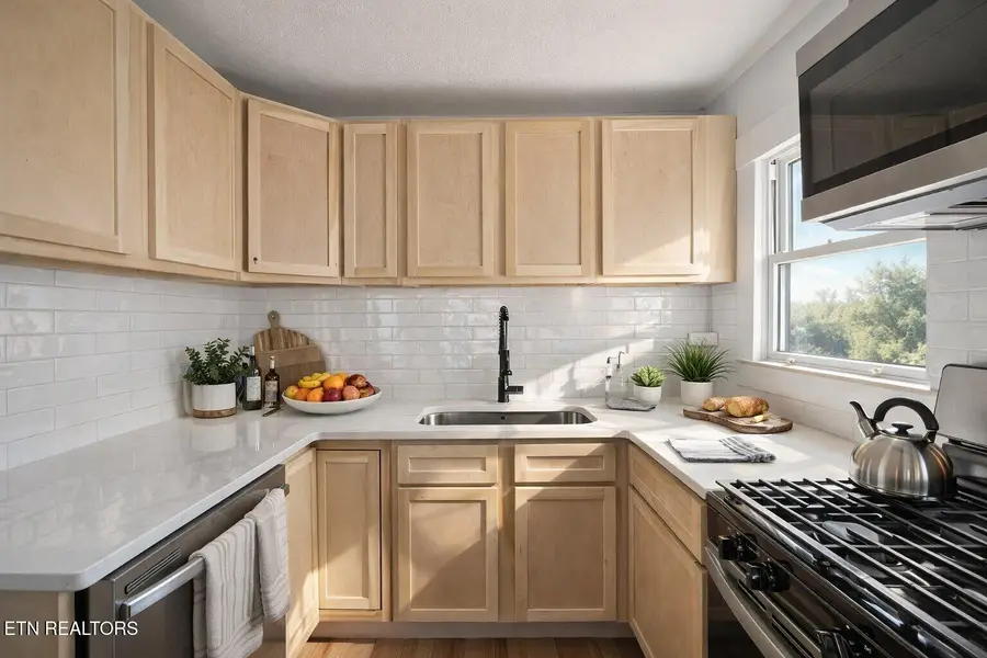 2424 Lawson Ave, Knoxville, TN 37917 - #3