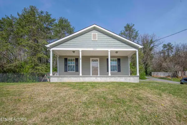 1201 England Drive, Knoxville, TN 37920