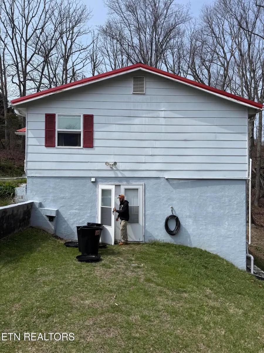 886 Mountain Rd, Caryville, TN 37714 - #2