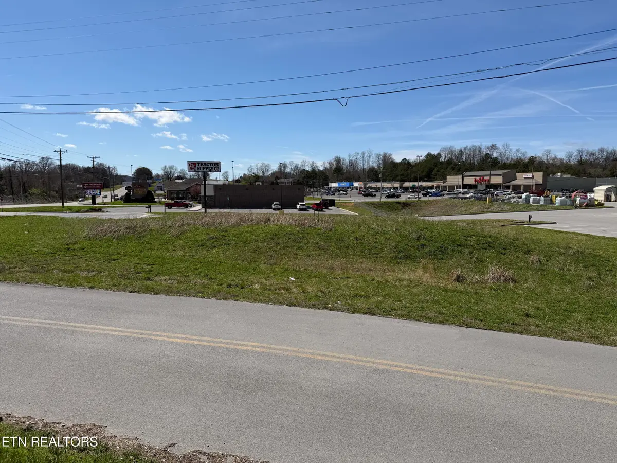 402 S Broad St, New Tazewell, TN 37825 - #1